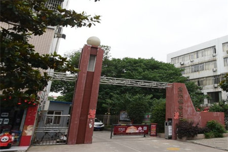 城东东方明珠大3房，黄金楼层，视野开阔，户型通透，急售